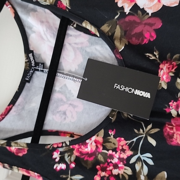 NWT Fashion Nova bodycon dresd - Picture 2 of 3